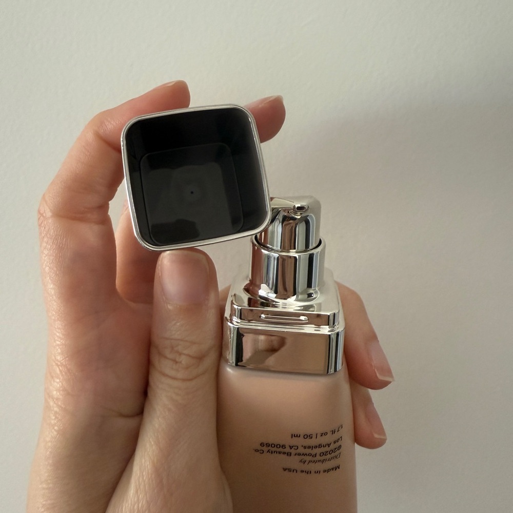Merit uniform tinted mineral sunscreen - Picture 3 of 7